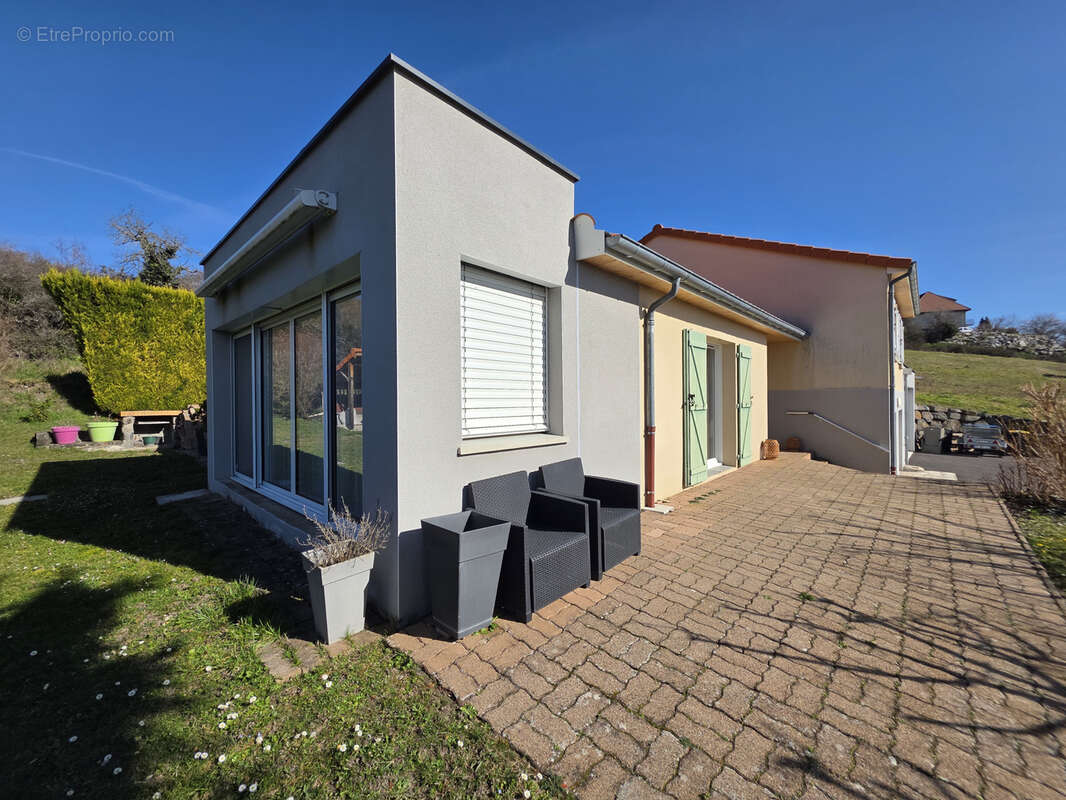 Maison à LA ROCHE-BLANCHE