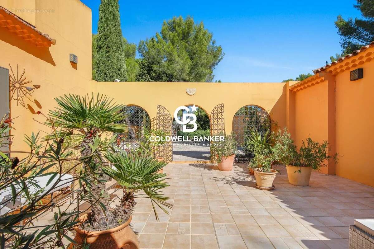 Maison à BORMES-LES-MIMOSAS