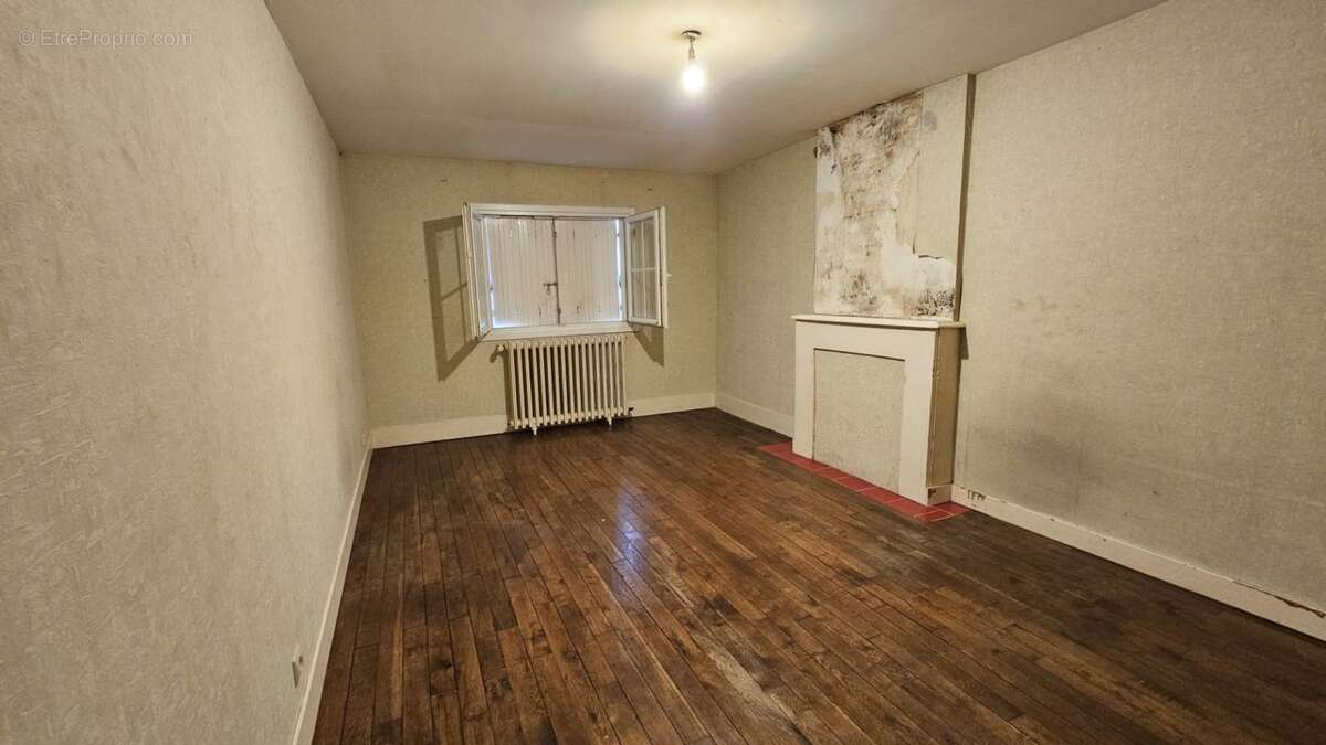 Maison de charme – Centre-ville – Idéal primo-accédant / investisseur / retraités NOYANT (49) - photo 11