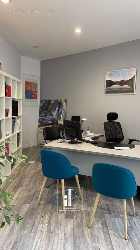 Commerce à FONTAINEBLEAU