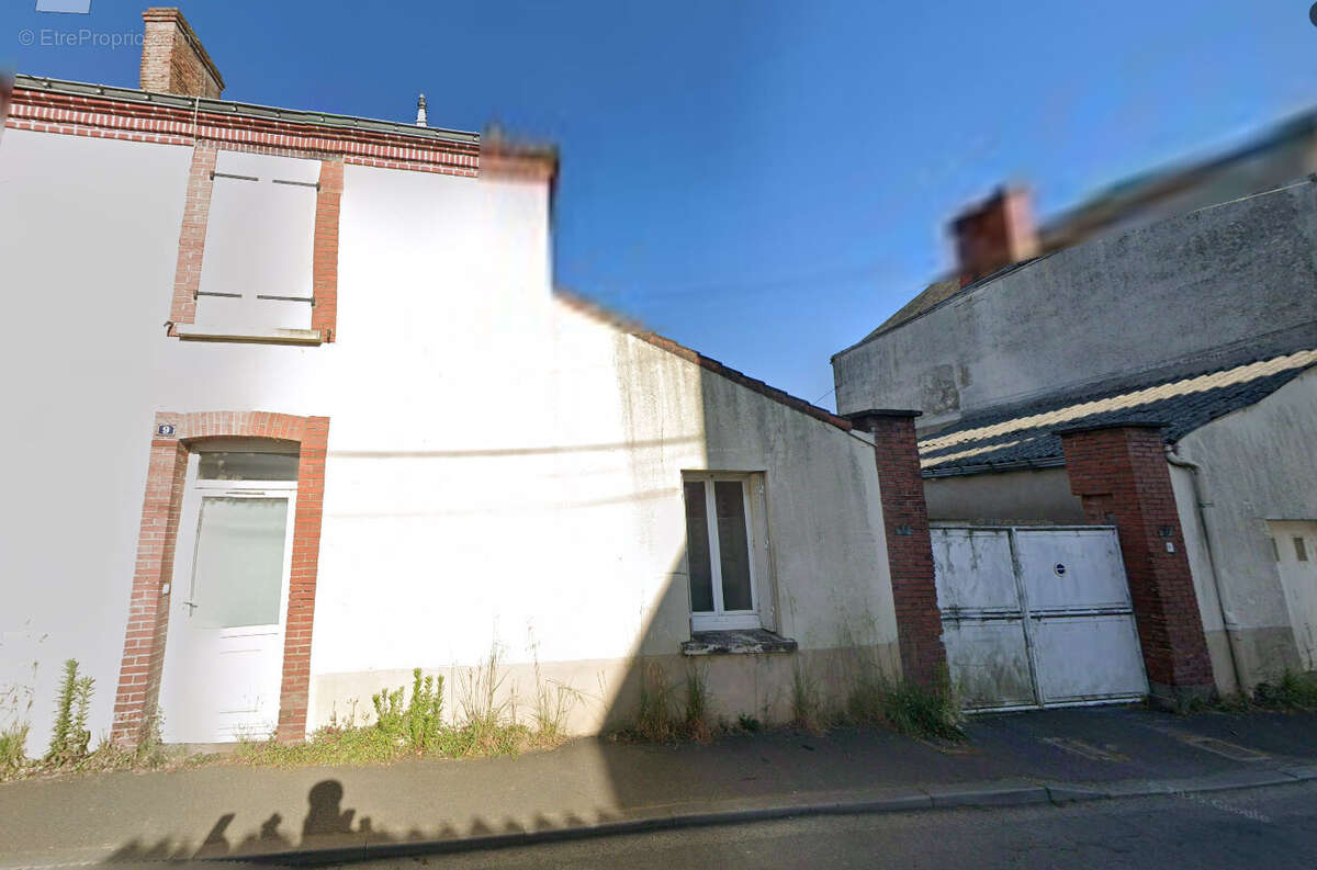 Maison à MONTREVAULT