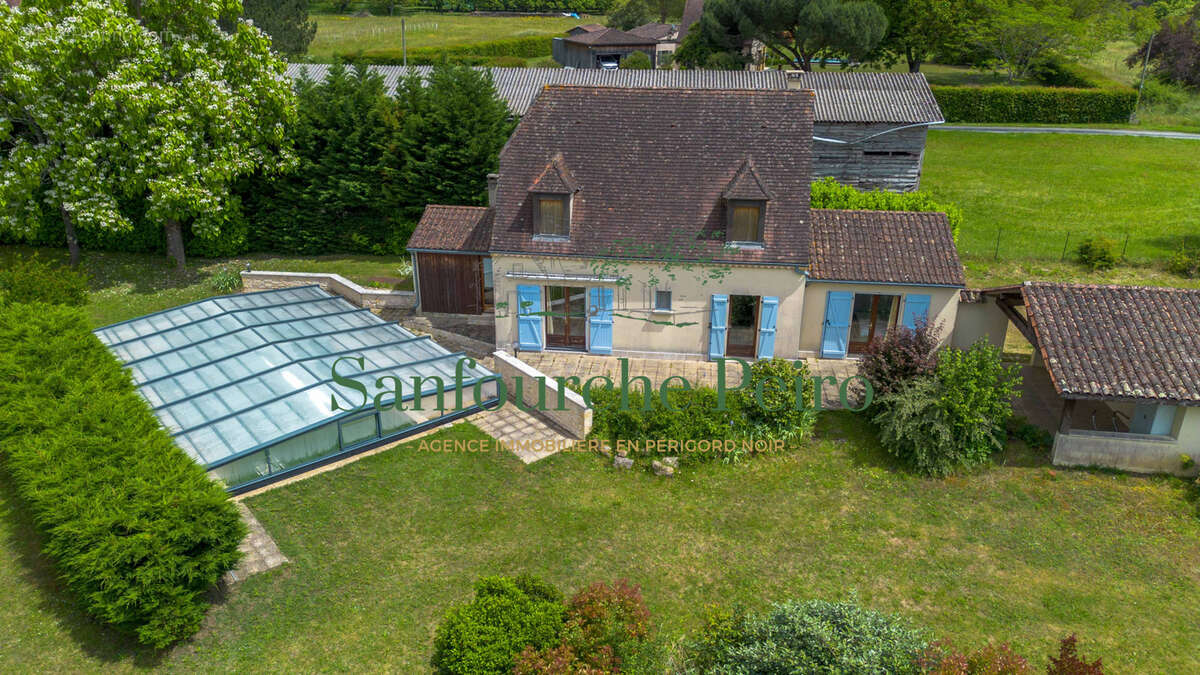 Maison à LA ROQUE-GAGEAC