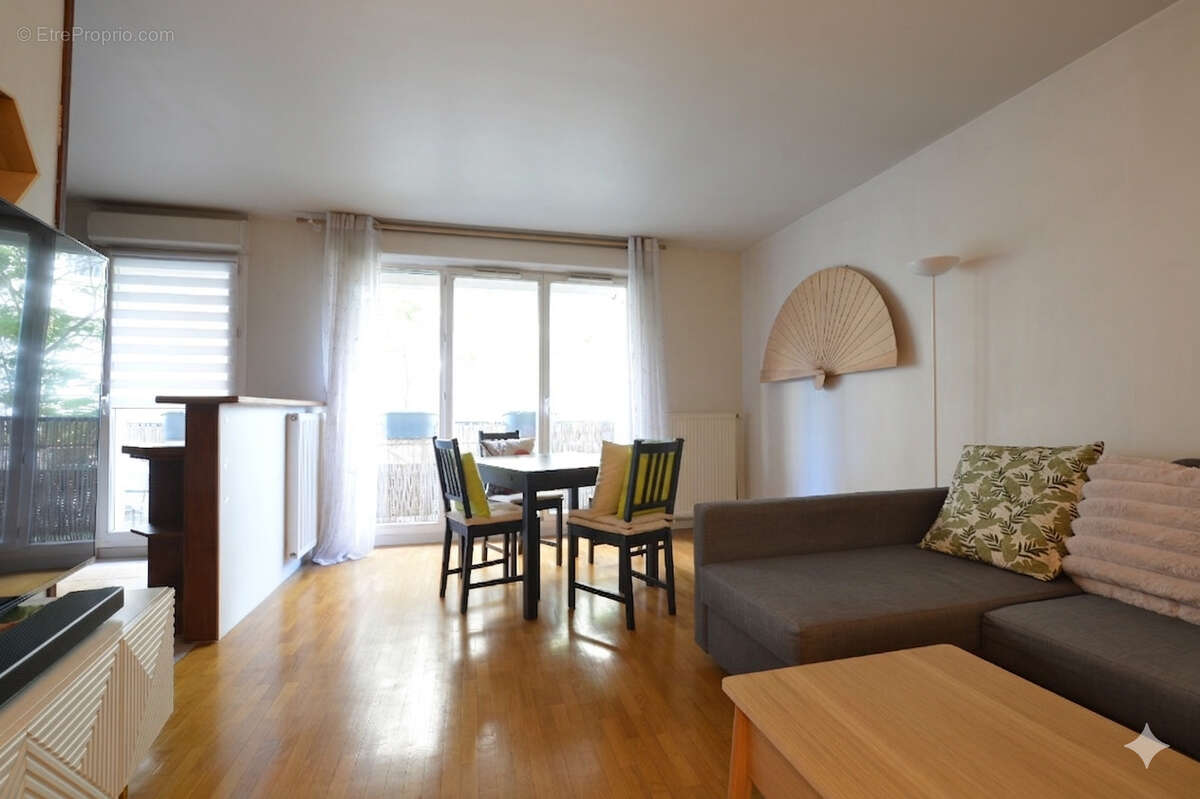 Appartement à COURBEVOIE