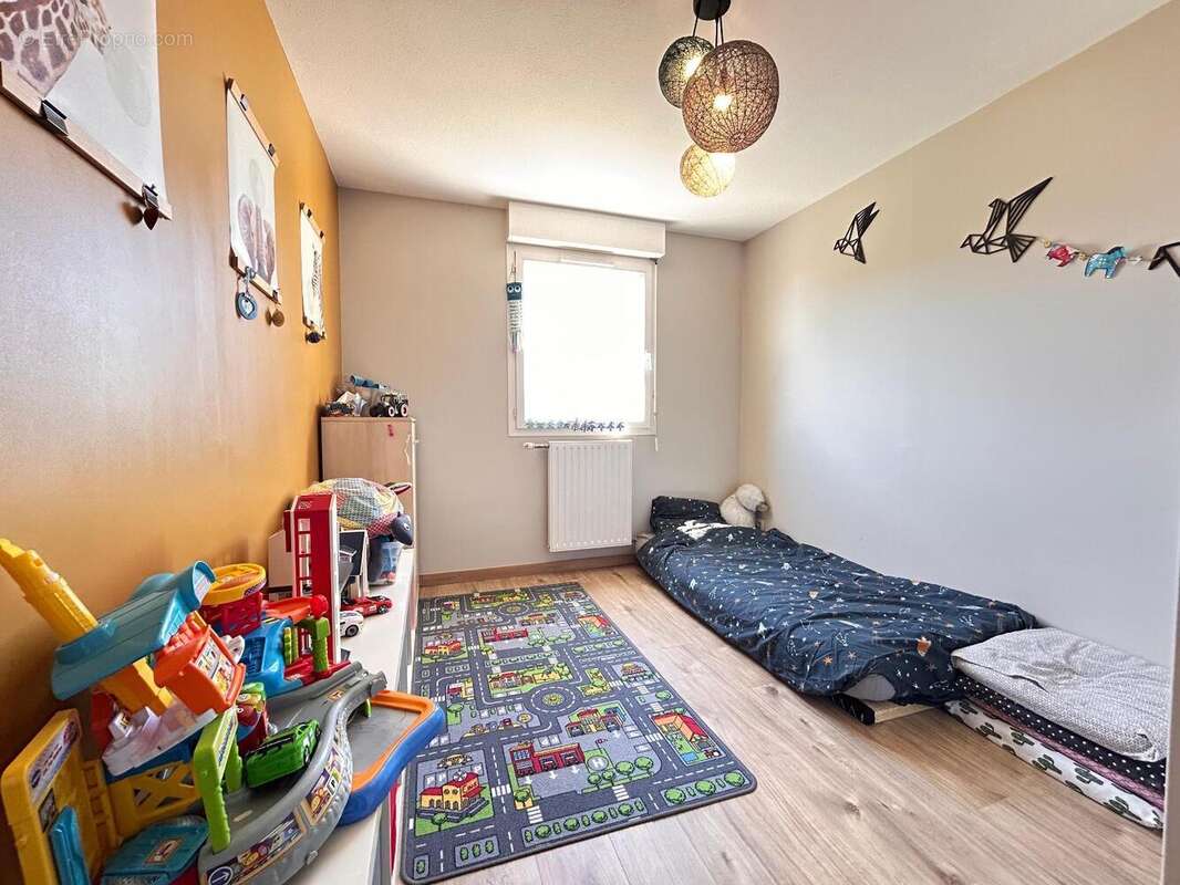   - Appartement à LYON-8E