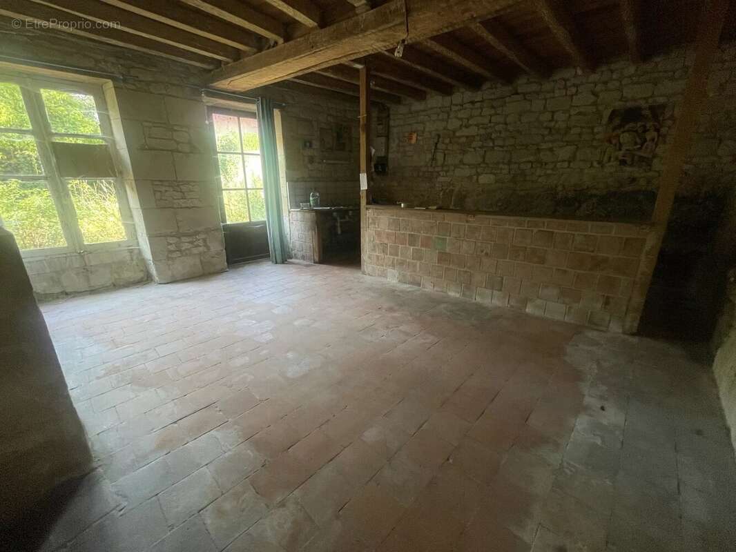 Maison en pierre de 200 m² à rénover - photo 3