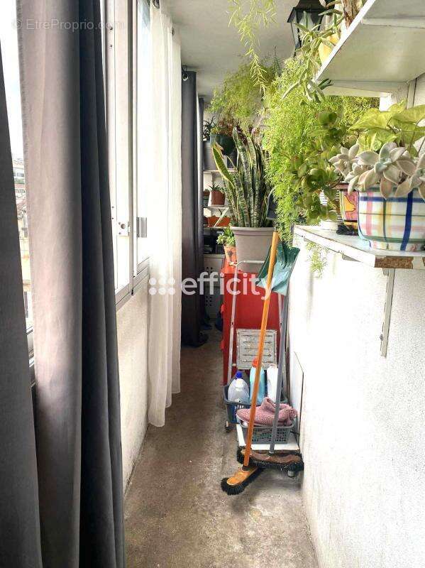 Appartement à MARSEILLE-4E