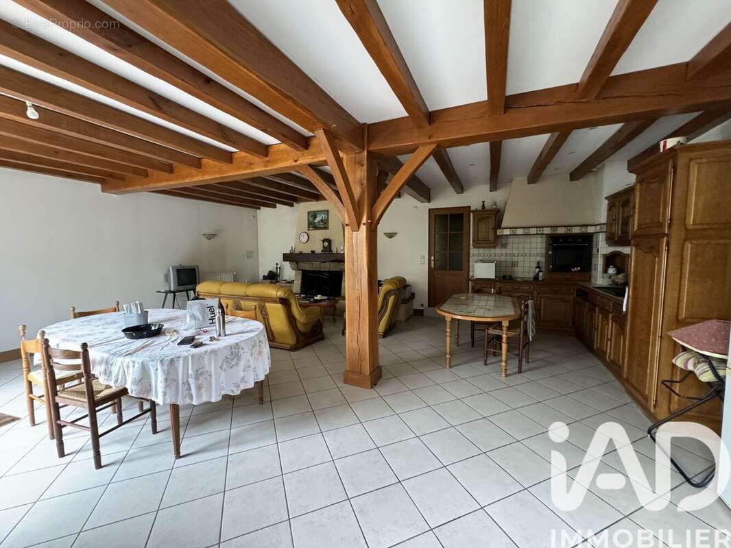 Maison 125 m² à Montboyer  - photo 2