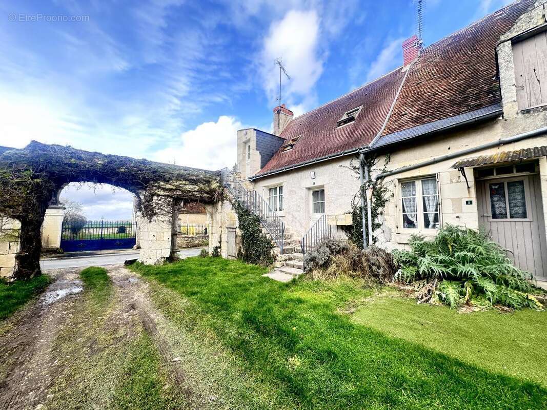 Maison 146 m² à Crouzilles  - photo 4