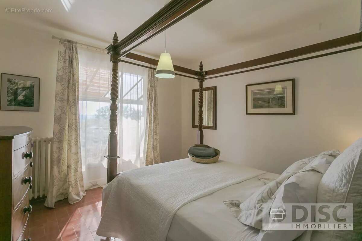 Maison à PUYLAROQUE