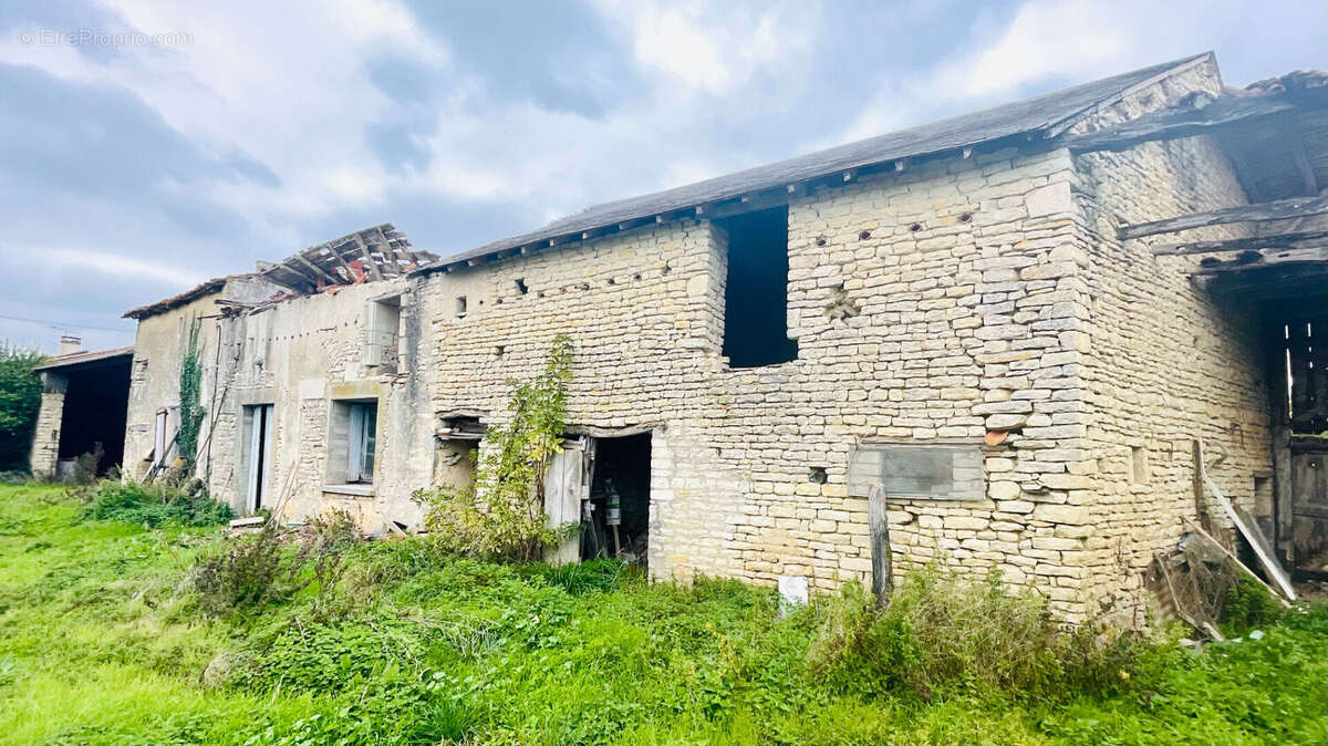 Maison à VOUZAILLES