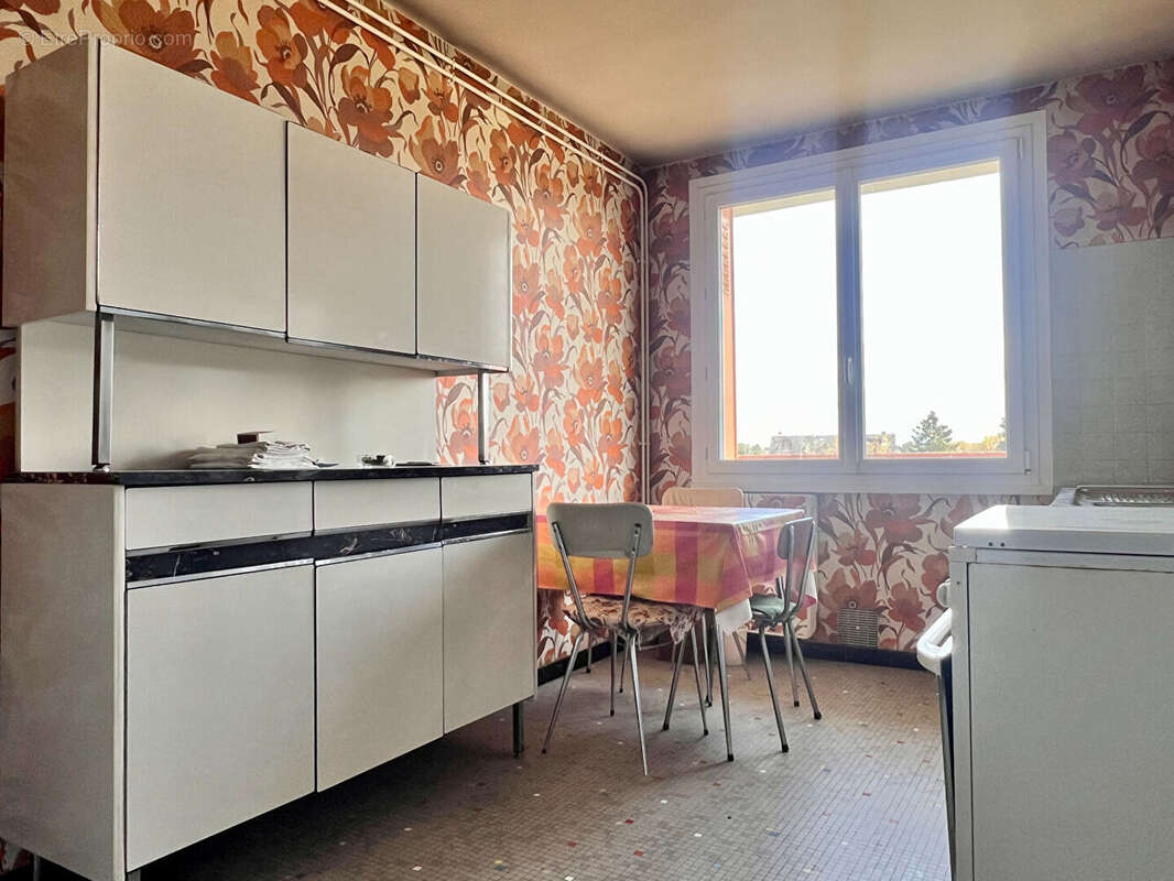 Appartement  T4 - Balcon - Cave - Garage - photo 3