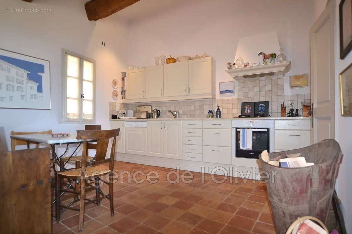 Maison à CHATEAUNEUF-GRASSE