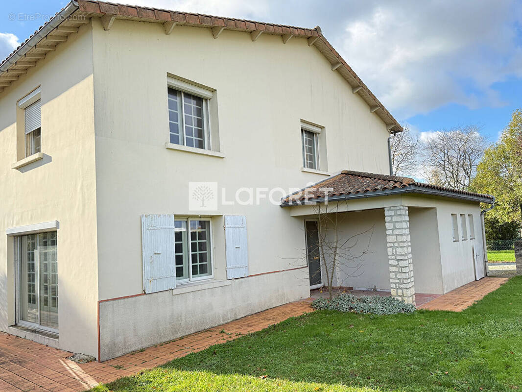 Maison à FONTCOUVERTE