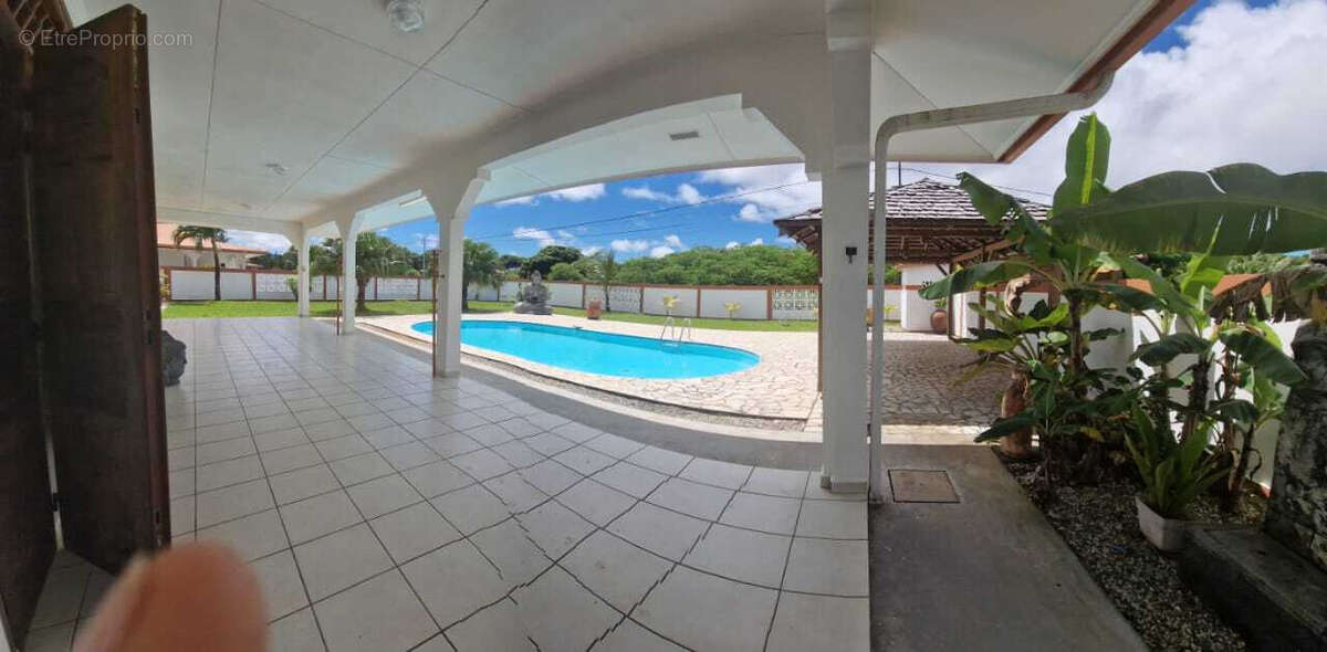 Maison à REMIRE-MONTJOLY