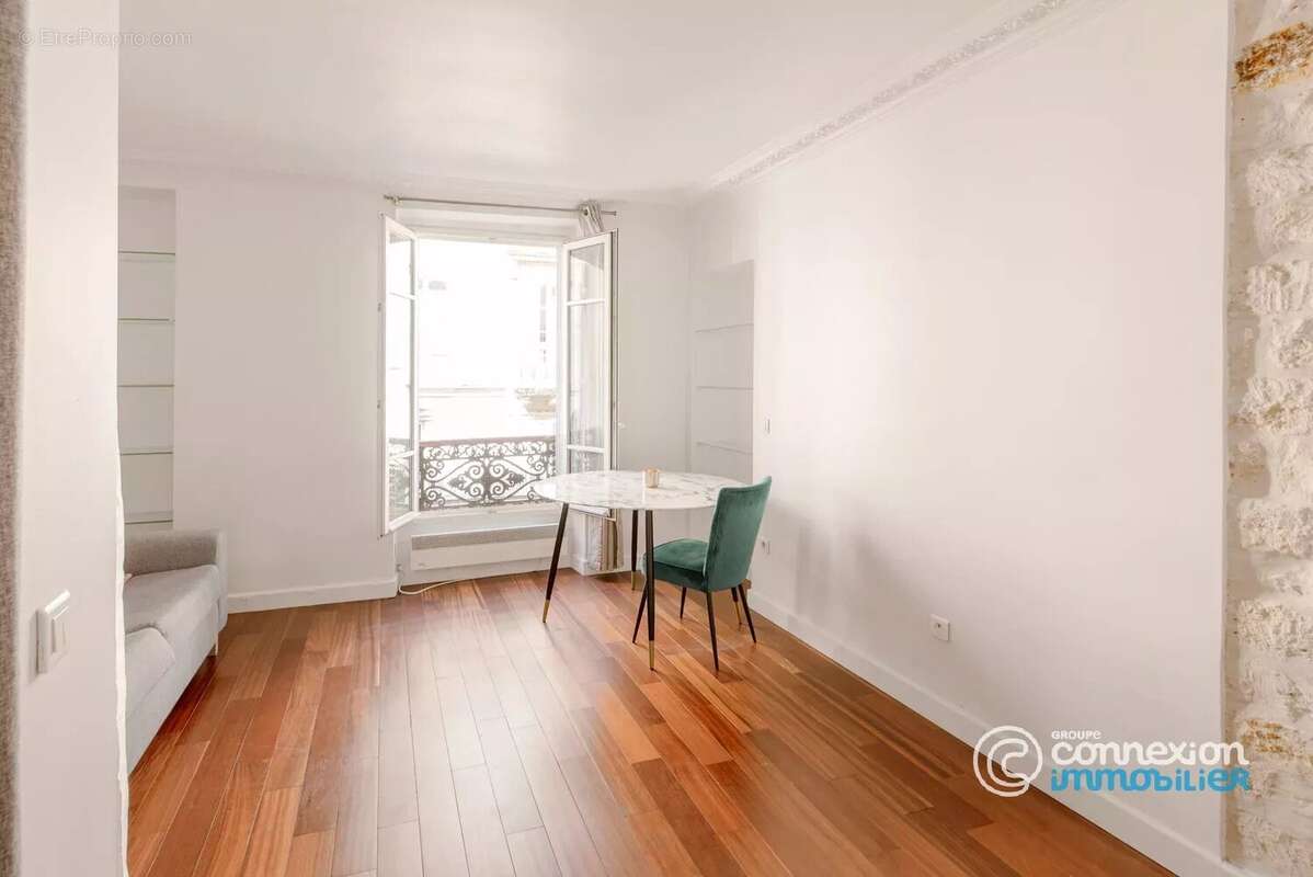 Appartement à PARIS-1E