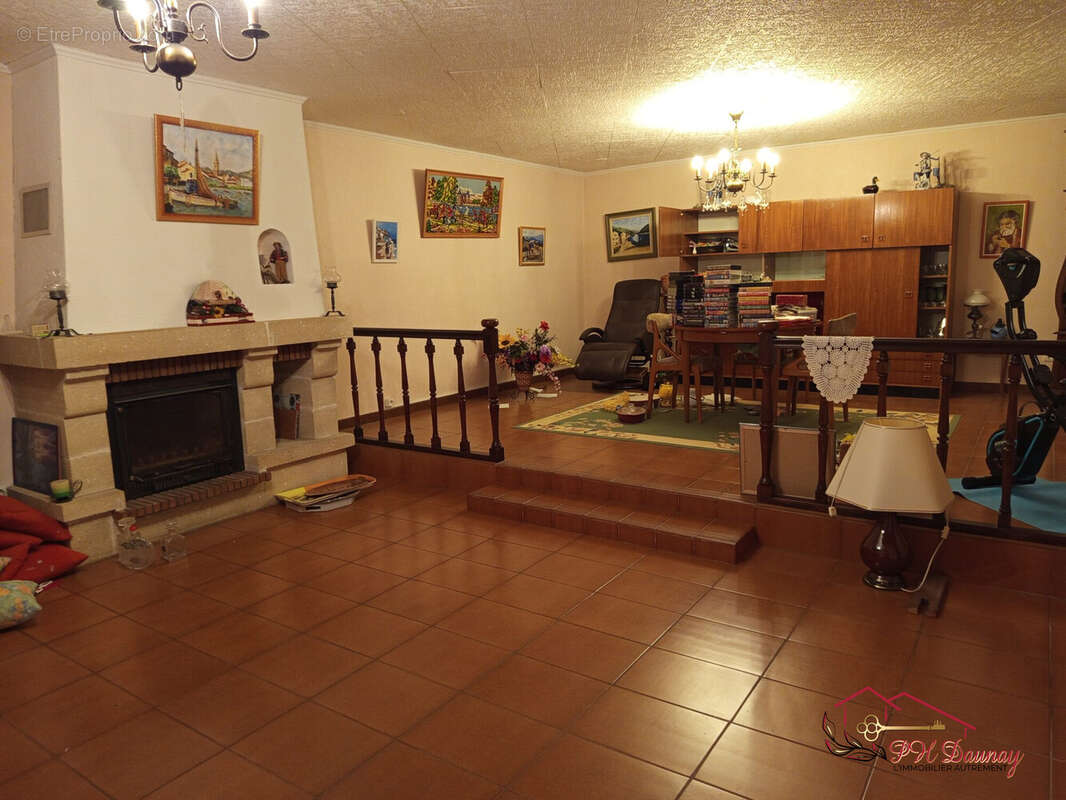 Maison à SAINT-JULIEN-LES-ROSIERS