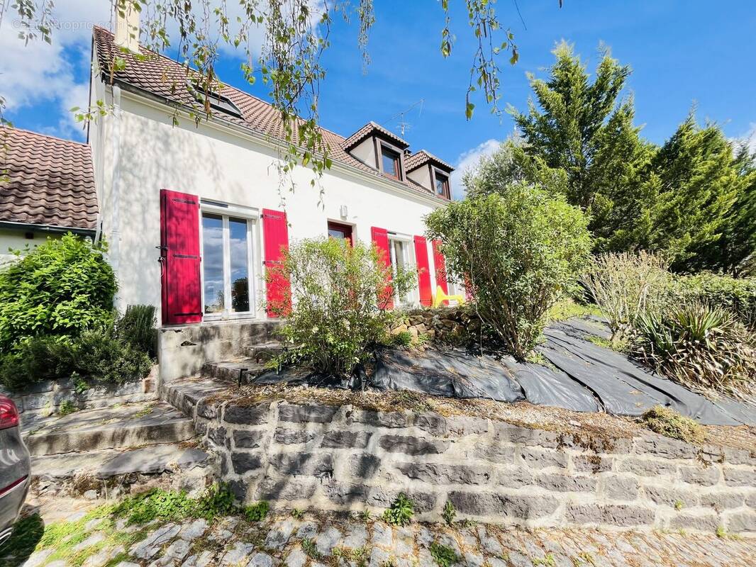 Maison à MONTLUCON