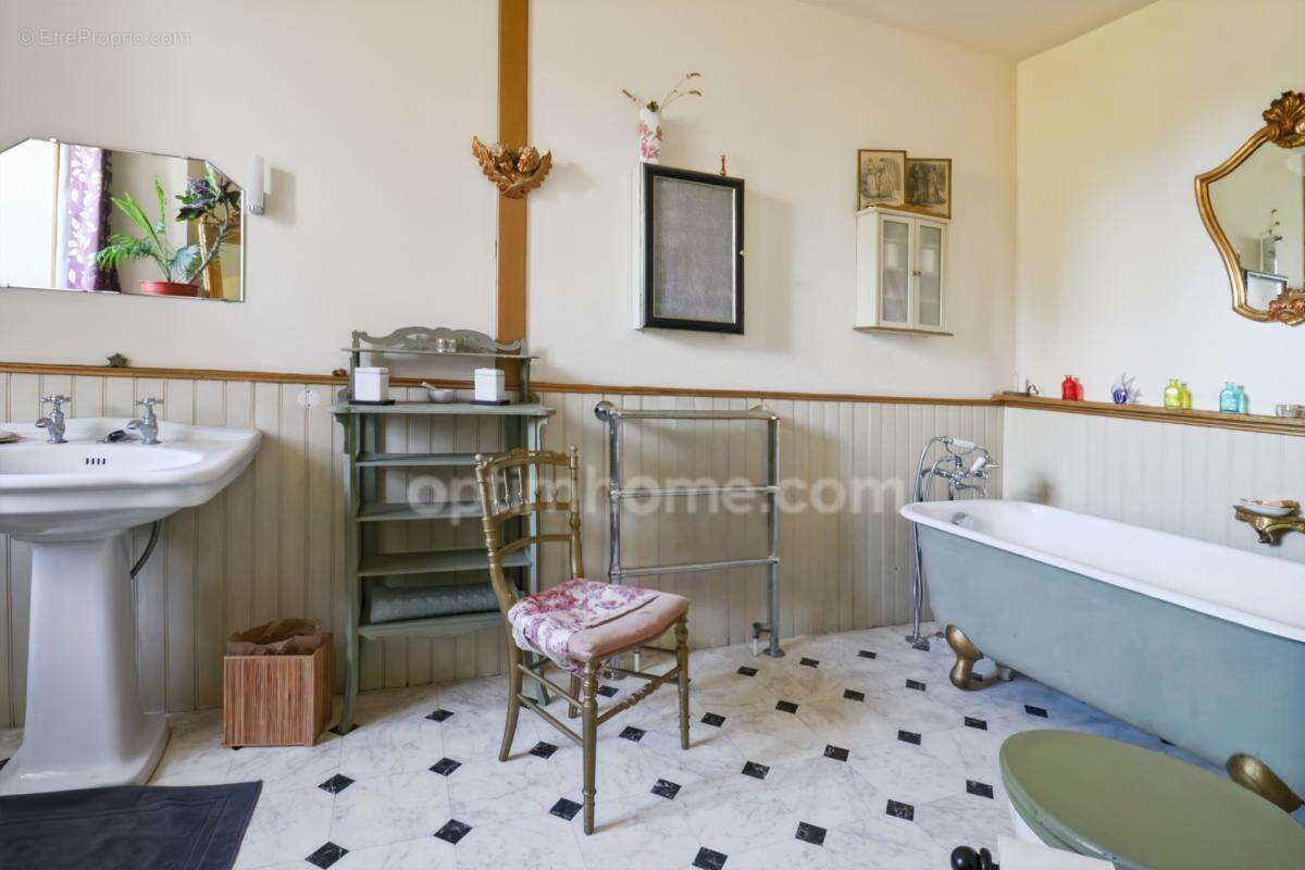 Maison de Charme et de Caractère de 353 m² - 9 Pièces - 6 Chambres sur parcelle de 662 m² - BELLAC 87300 - photo 31