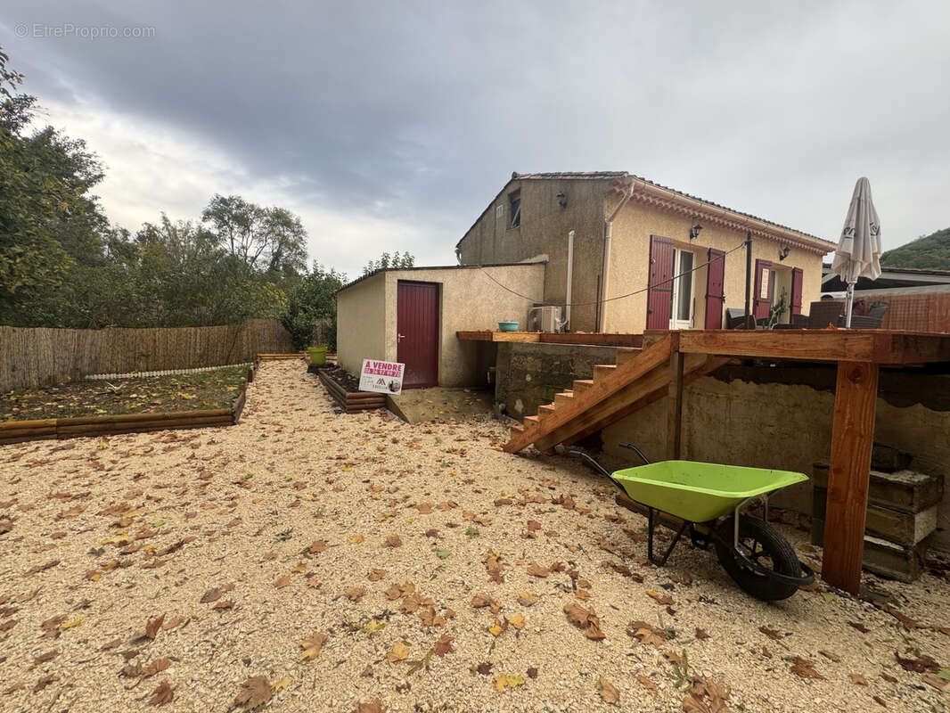 Commerce à LA ROQUE-SUR-CEZE