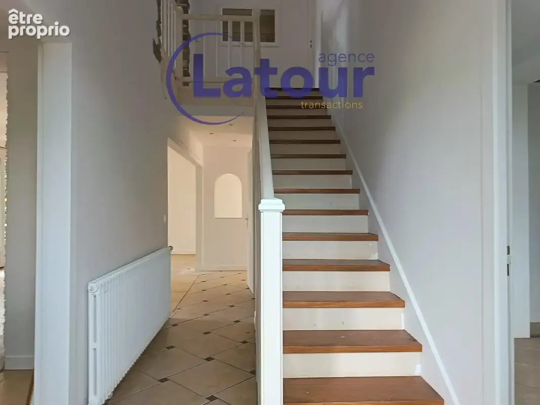 Beau pavillon avec sous-sol de 7 pieces sur 875 m2 de terrain. - photo 8
