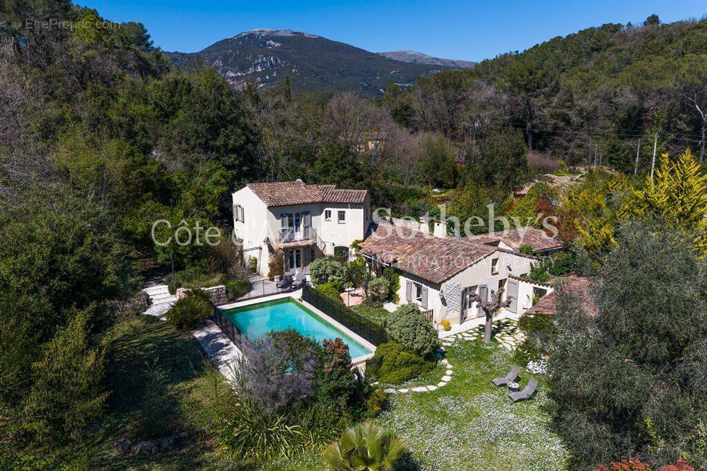 Maison à ROQUEFORT-LES-PINS