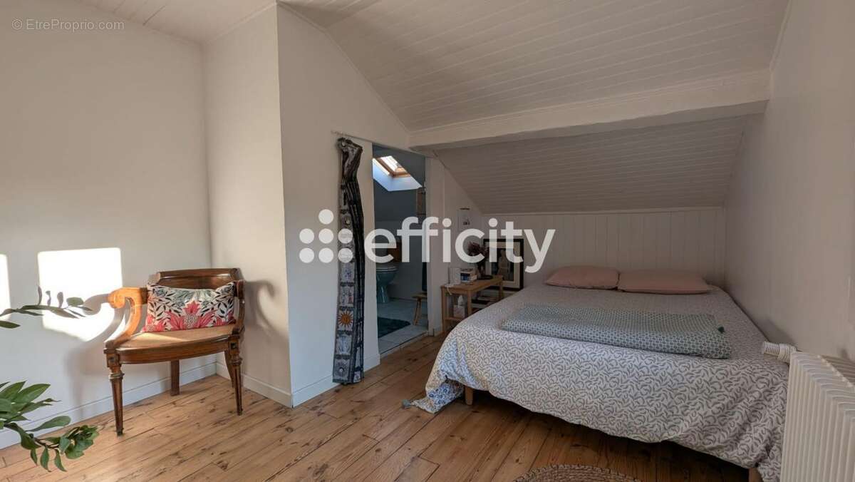 Maison à LA MONNERIE-LE-MONTEL