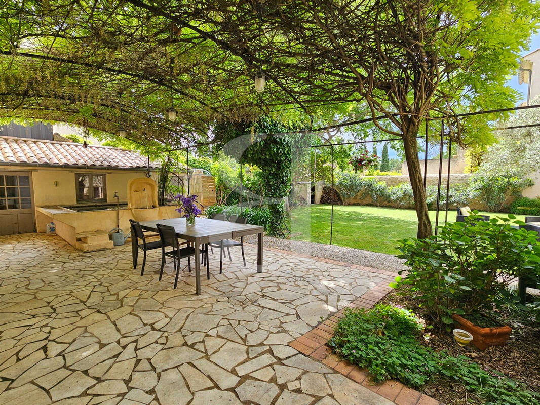 Maison à SAINTE-CECILE-LES-VIGNES