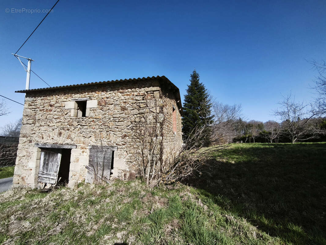 Maison à CONDAT-LES-MONTBOISSIER