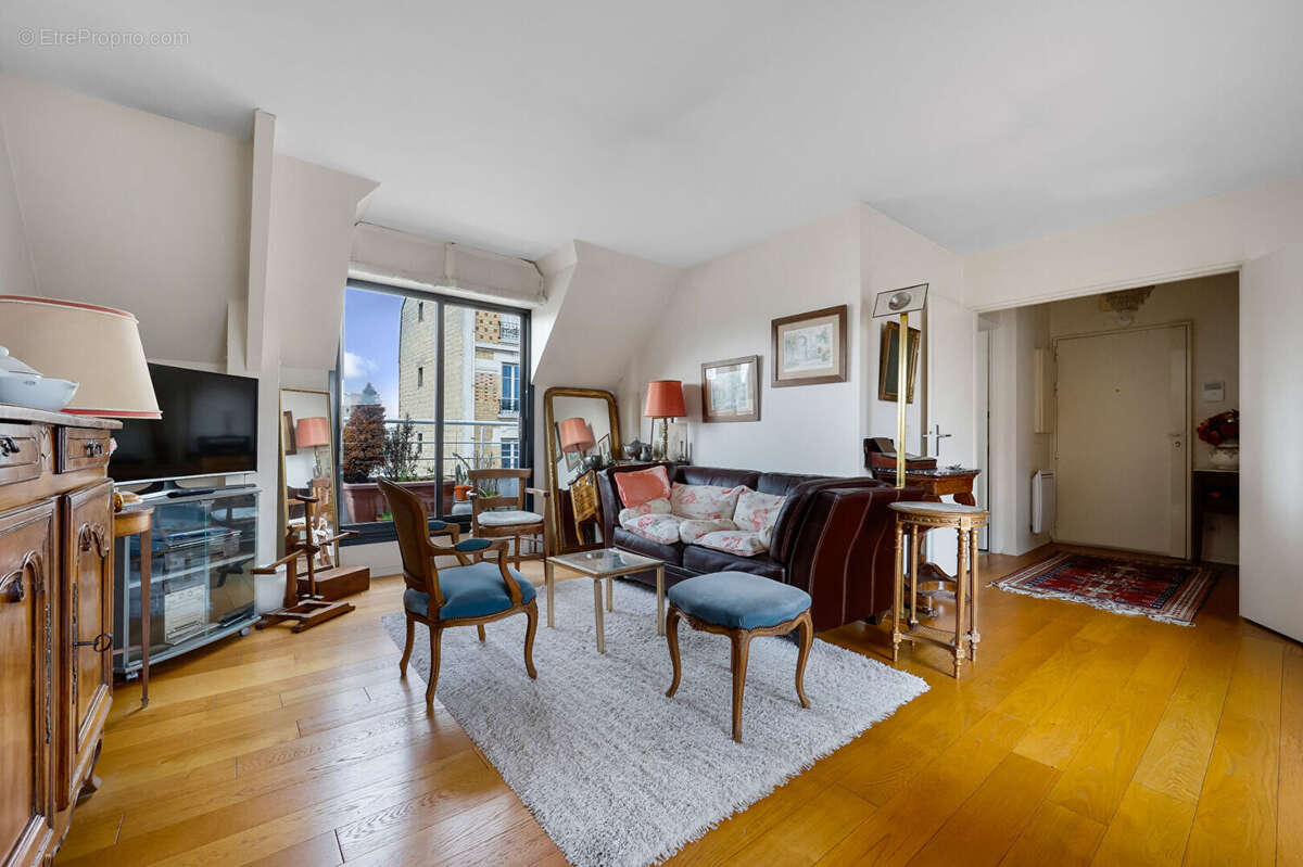 Appartement à LA GARENNE-COLOMBES