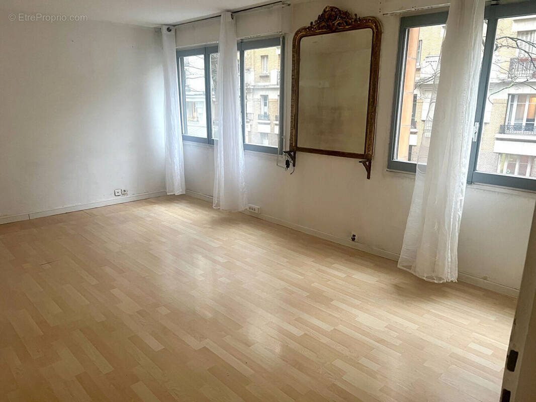Appartement à PARIS-19E