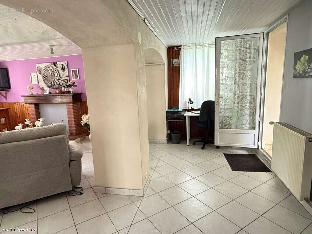 Villefagnan – Maison De 3 Chambres En Excellent Etat Avec Garage Double - photo 6