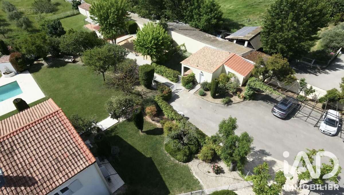 Maison 350 m² à Saint-Victoret  - photo 4