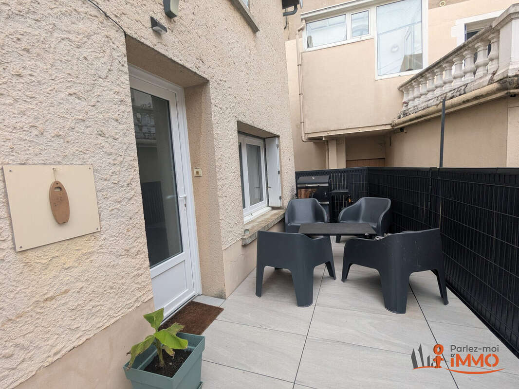 Maison à CHAZELLES-SUR-LYON