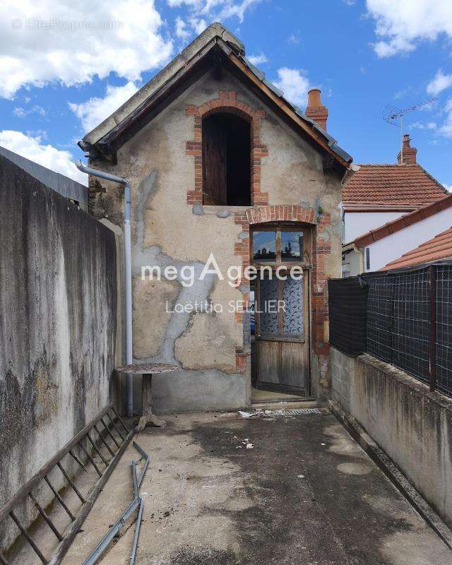 Maison à rénover avec terrasse à Montluçon - photo 3