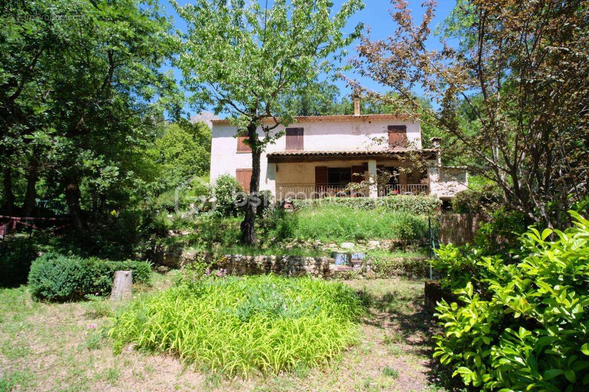 Maison familiale de caractère de 110 m2 avec jardin remarquable, bassin et vue montagnes - photo 3