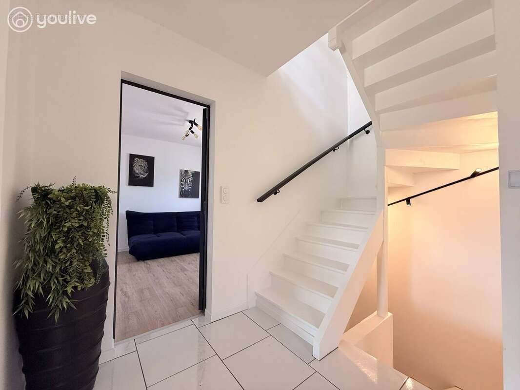 Angerville-la-Martel — Maison rénovée 130 m²  3 chambres  Terrasse plein sud  Vendue meublée - photo 8