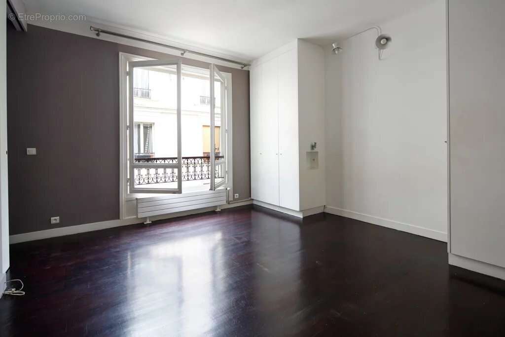 Appartement à PARIS-9E