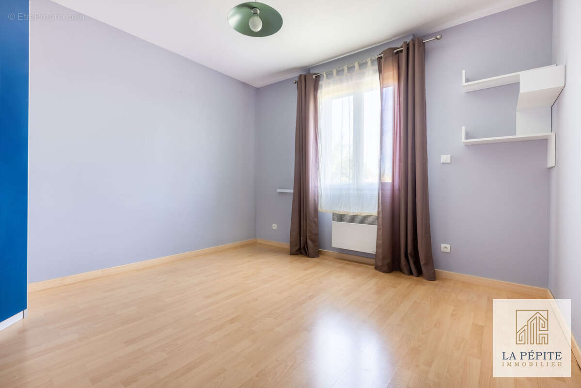 Maison pavillonnaire contemporaine 246 m2  5 chambres  Terrain 1 700 m2 - photo 14