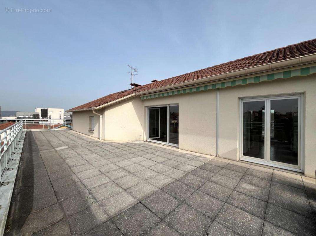 Appartement à SATHONAY-CAMP