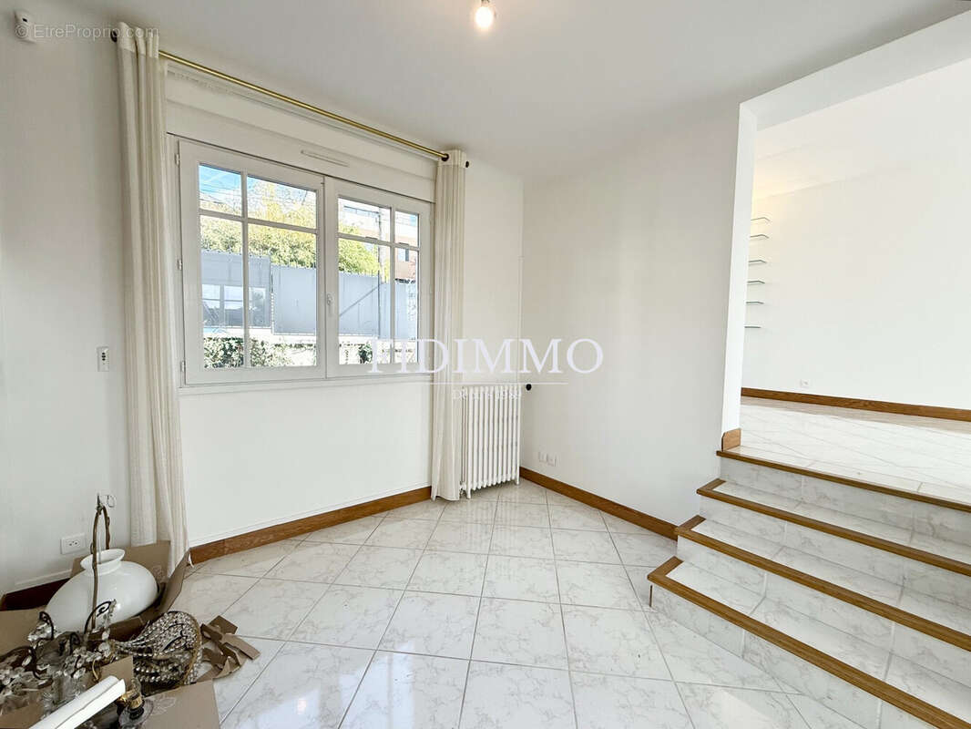 Maison à CHENNEVIERES-SUR-MARNE