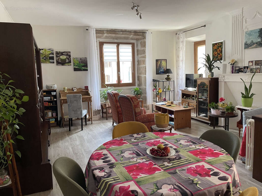immeuble de 246 m2 - 8 pièces - photo 4