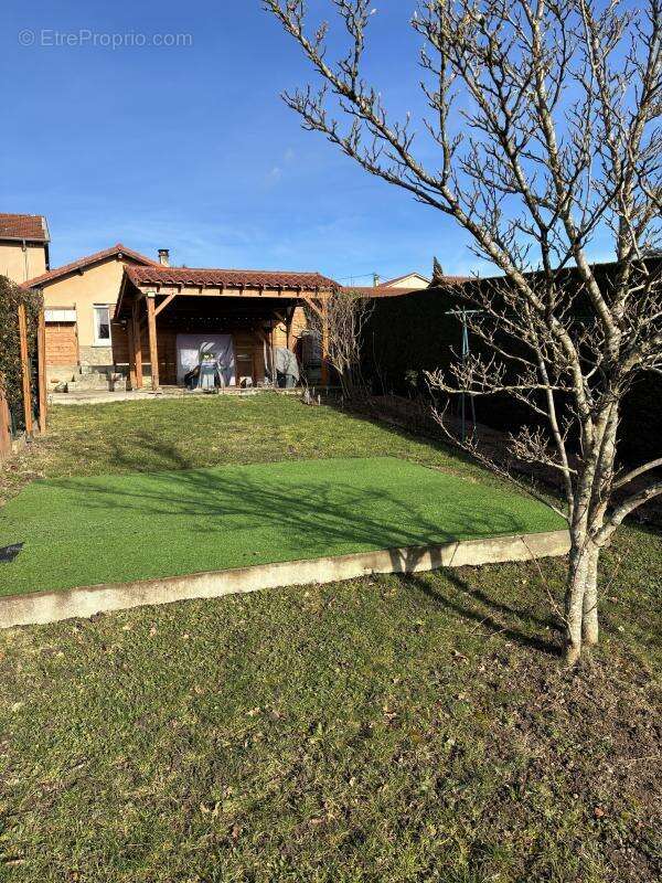 Maison à SAINT-GENIS-LES-OLLIERES