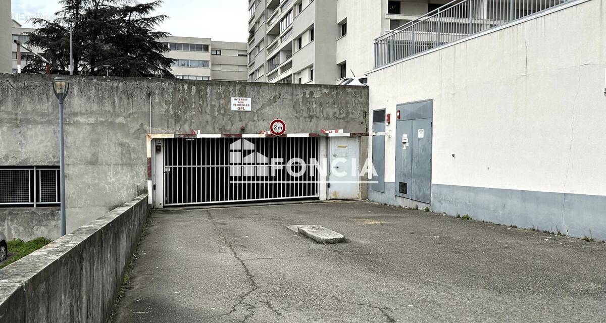 Parking à RILLIEUX-LA-PAPE