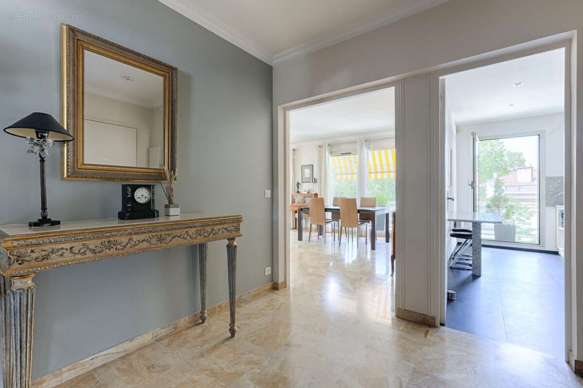 Appartement à LA GARENNE-COLOMBES