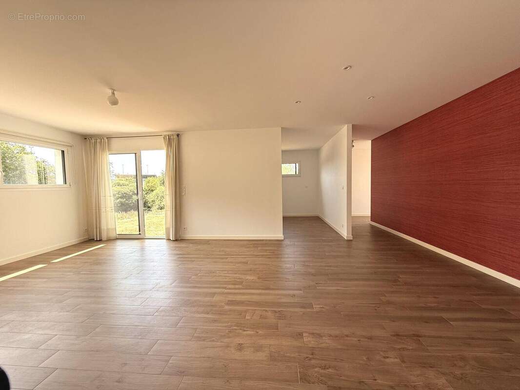 Maison 110 m² à Noyalo  - photo 6