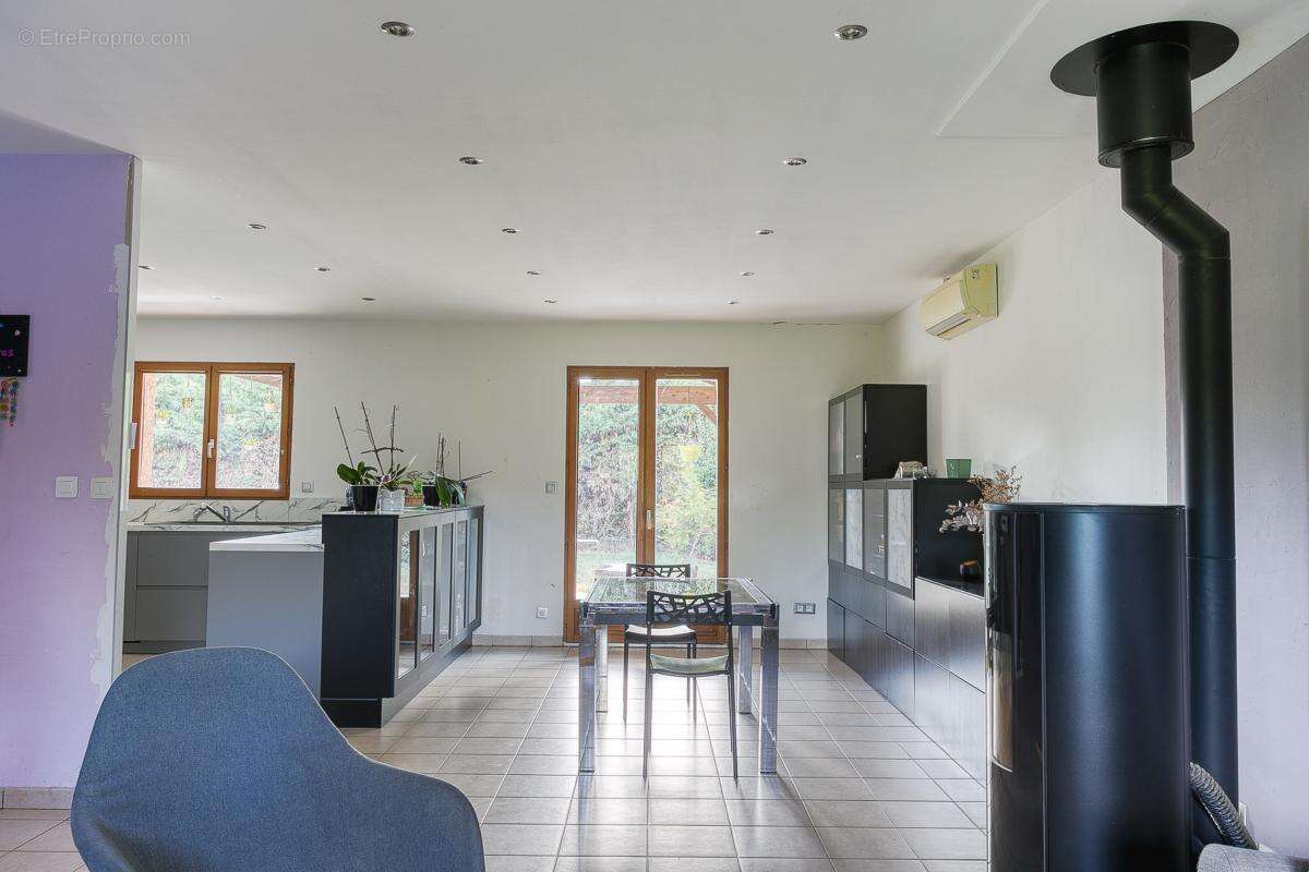 Maison 160 m² à Auberives-Sur-Vareze  - photo 5