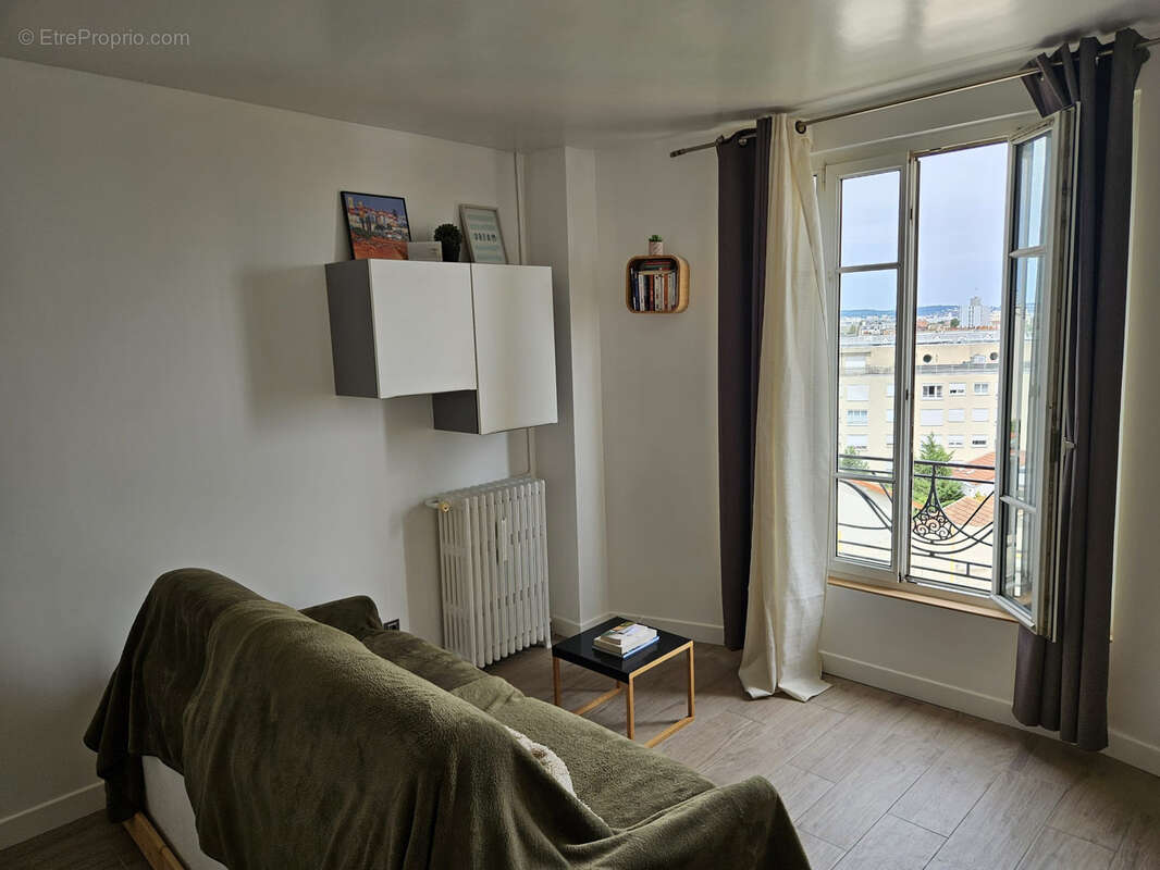 Appartement à COURBEVOIE