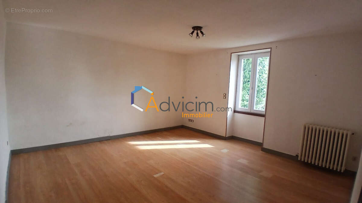 chambre 2 - Maison à CHARENTON-DU-CHER