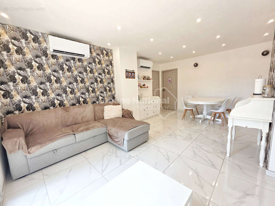 Maison de plain-pied rénovée,  80 m² , Miramas (13140) - photo 5