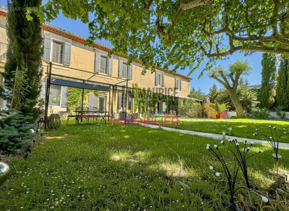 Maison à L'ISLE-SUR-LA-SORGUE